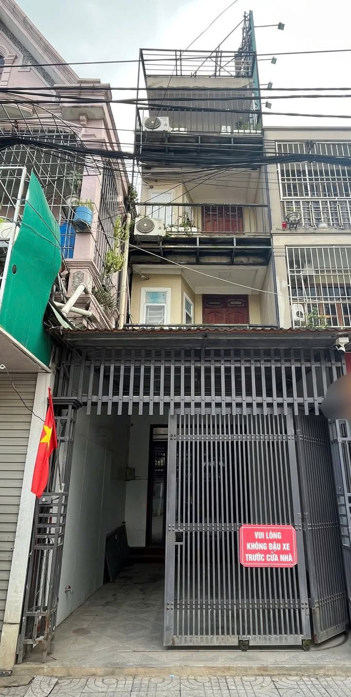 Nhà cho thuê 4 tầng phường Cửa Nam 3 phòng ngủ giá 10 triệu - Sẵn sàng vào ở ngay!