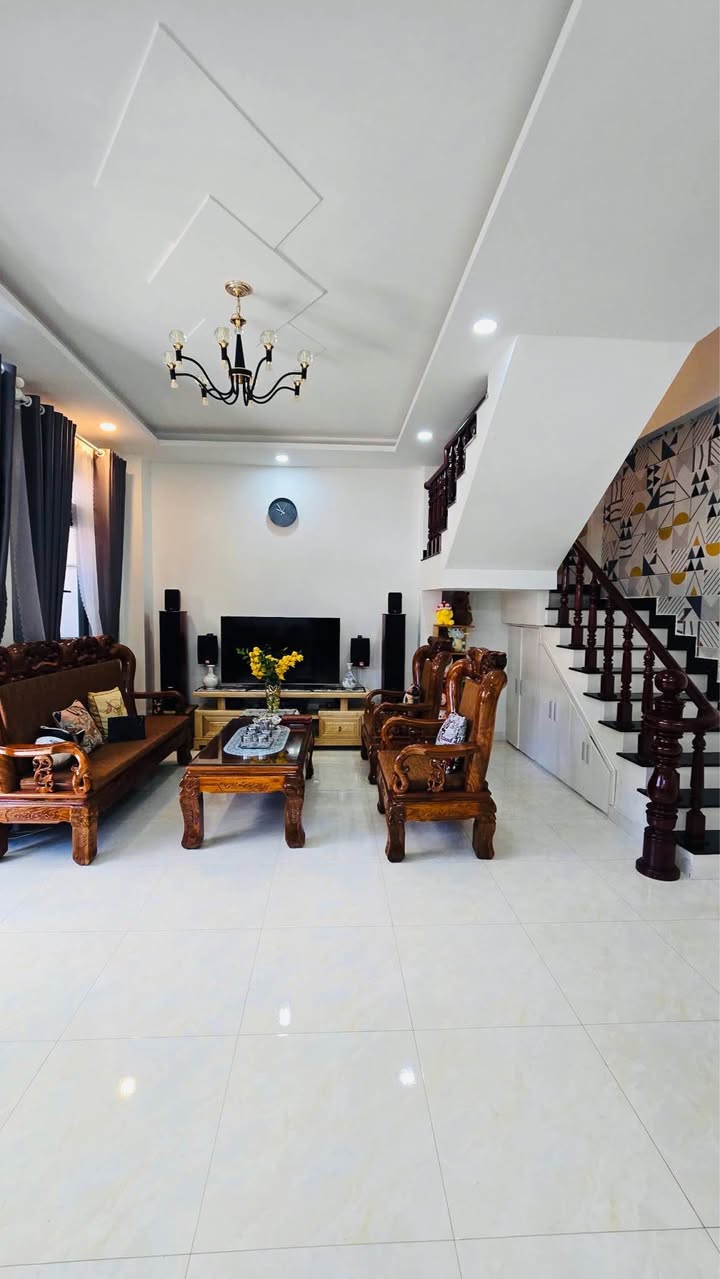 Nhà đẹp 67m² đường Quang Trung, phường 9 Đà Lạt chỉ 3.8 tỷ - Sẵn sàng vào ở ngay!