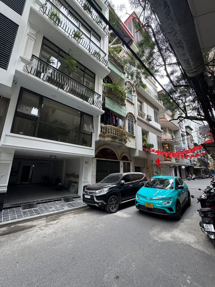 FrontHouse Nguyên Hồng Đống Đa 55m² giá thương lượng - Mặt tiền ô tô tránh, sổ đỏ chính chủ!