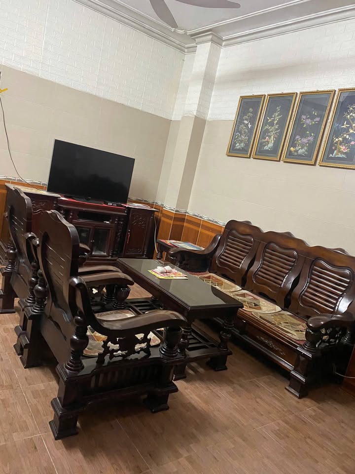 Nhà nguyên căn phố Cự Lộc, 60m² giá 10 triệu - Full nội thất, sẵn sàng ở ngay!