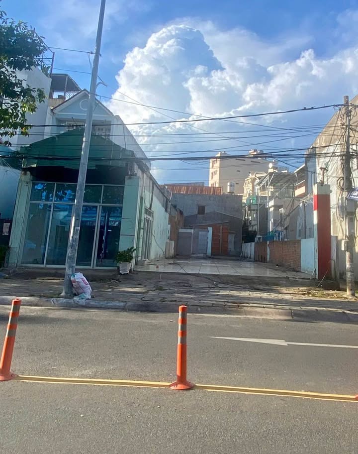 Nhà mặt tiền đường Đội Cấn, Vũng Tàu 320m² giá 20 triệu - Kinh doanh tự do!