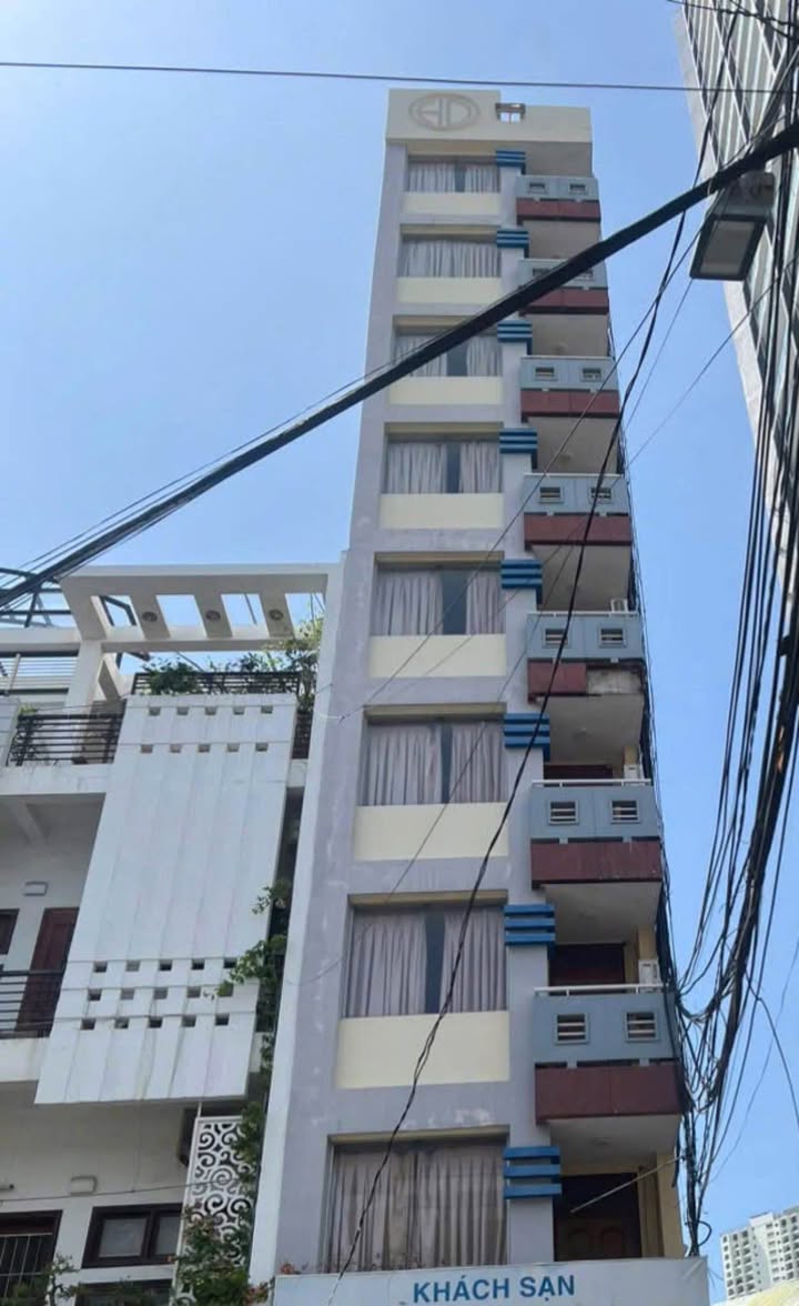 Khách sạn 8 tầng mặt tiền Phan Chu Trinh, Nha Trang, 64.8m² giá 17 tỷ - Cơ hội đầu tư hấp dẫn!