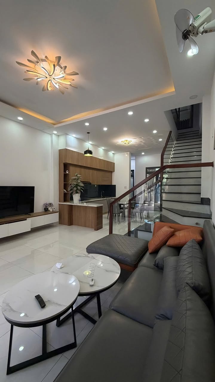 Nhà đẹp Xô Viết Nghệ Tĩnh Buôn Ma Thuột 97m² giá 4.18 tỷ - Thiết kế cổ điển sang trọng!