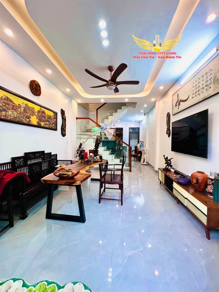 Nhà 3 tầng Tiền Phong 55m² giá 2 tỷ - Thiết kế hiện đại, không gian rộng rãi!