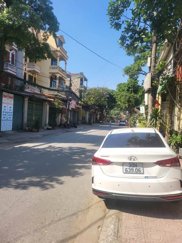 Nhà mặt phố Đức Giang Long Biên 100m² giá 10 tỷ - Cơ hội kinh doanh tuyệt vời!