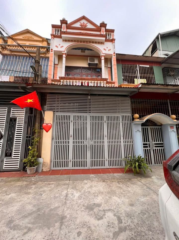 Nhà 2 tầng đường Bà Triệu, Hàm Rồng 100m² giá 4 tỷ - Đường ô tô đánh võng thuận tiện!