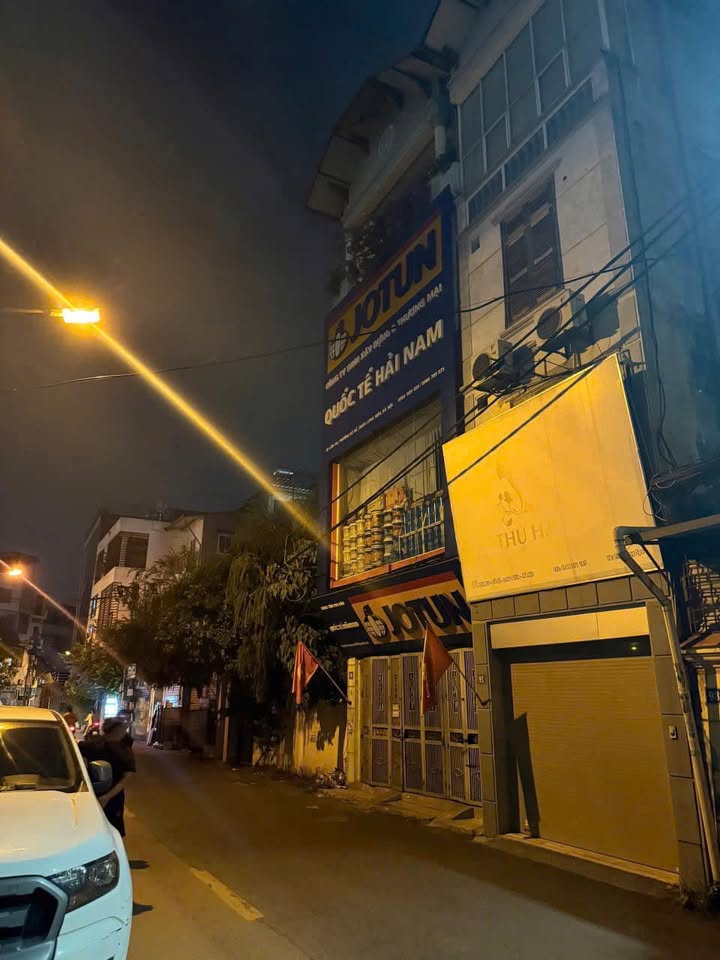 Nhà mặt phố Lâm Du, Long Biên 31m² giá 10 tỷ - Kinh doanh sầm uất ngay trung tâm!