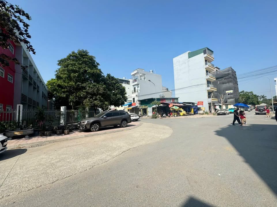 Đất mặt phố Trạm Long Biên 60m² chỉ 10.9 tỷ - Kinh doanh sầm uất!