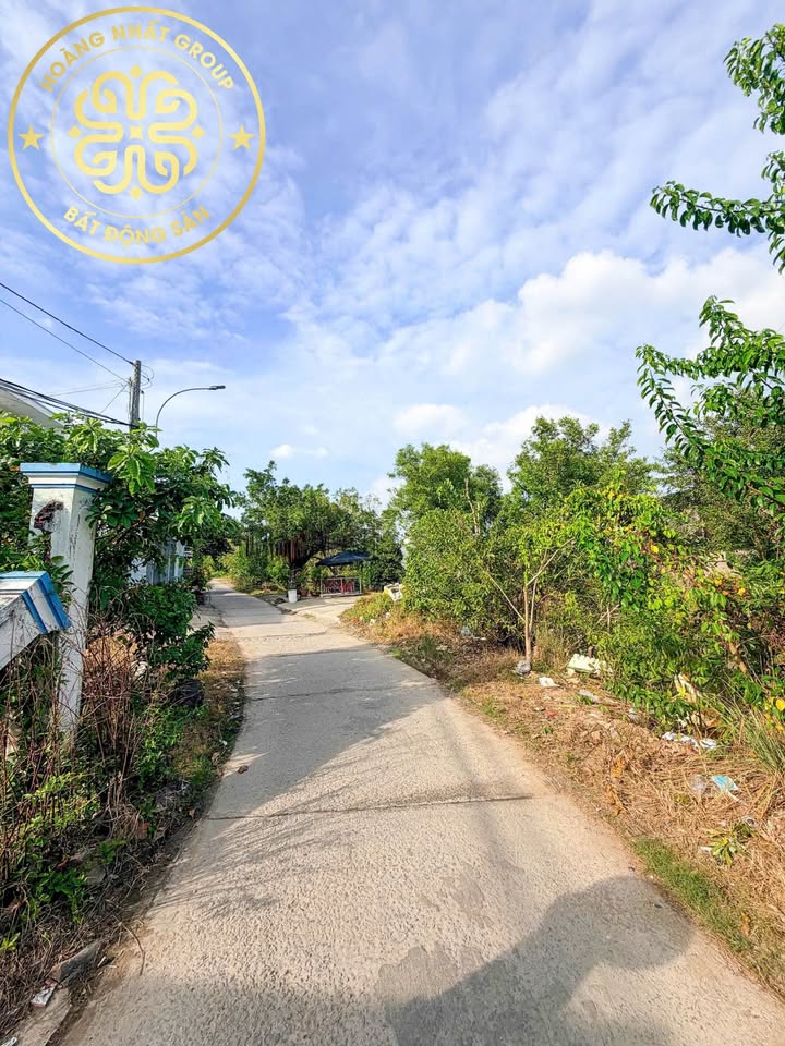 Đất nền Lý Văn Lâm 180m² giá 1 tỷ - View kênh thoáng mát!