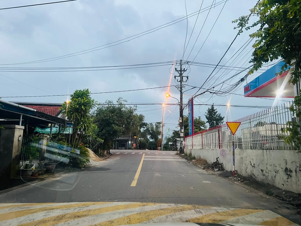 Nhà cấp 4 đường Bầu Ốc Hạ 1, Hội An, 200m² giá 5.7 tỷ - Vị trí đắc địa gần phố cổ!