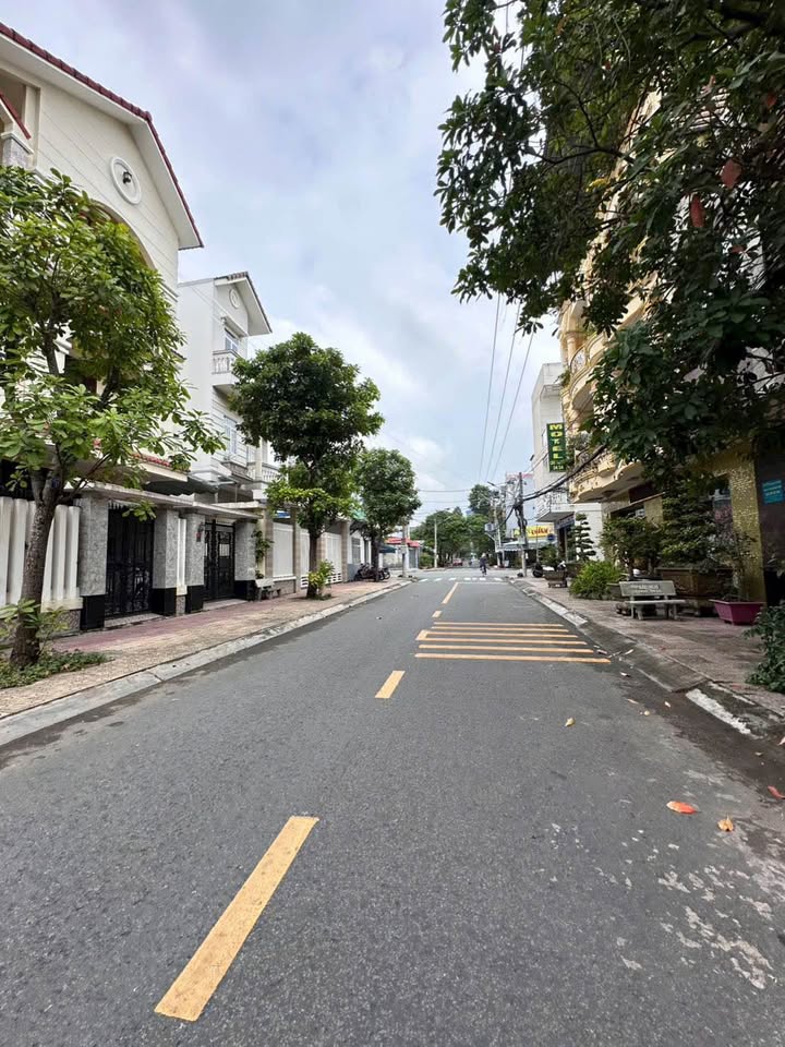 Biệt thự mặt tiền Phan Văn Khỏe, Mỹ Tho 180m² giá 13 tỷ - Không cần sửa chữa, vào ở ngay!