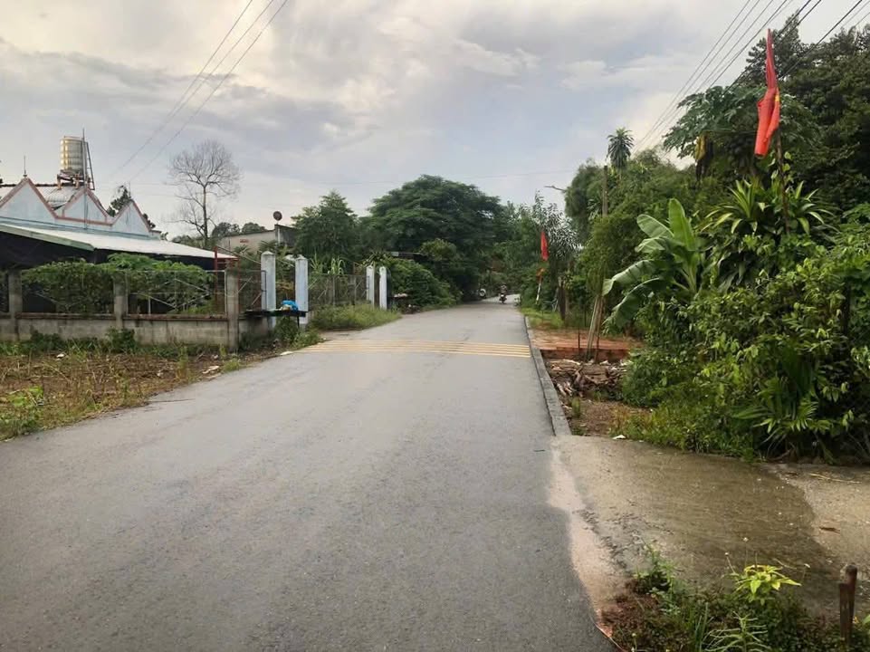 Bán đất Bến Cát 922m² giá 3.3 tỷ - Vị trí đẹp, dân cư đông đúc!