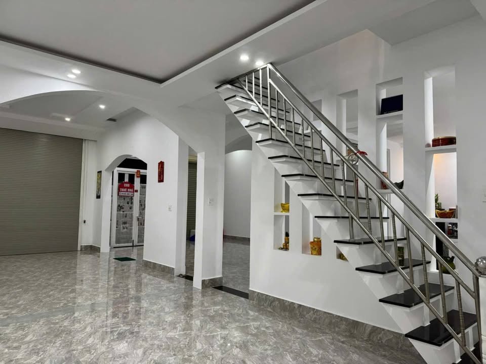 Bán gấp FrontHouse Bảo Lộc 210m² giá 6.3 tỷ - Mặt tiền kinh doanh sầm uất