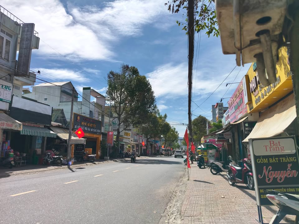 Nhà mặt tiền Nguyễn Công Trứ Bảo Lộc 150m² giá 11 tỷ - Khu kinh doanh sầm uất!