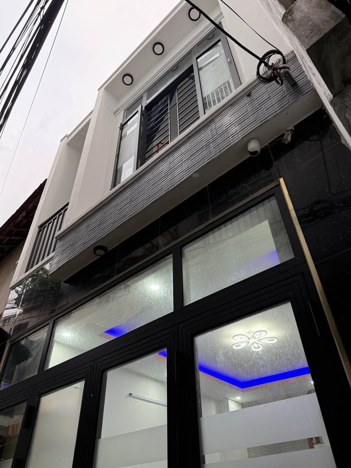 Nhà mới xây hẻm Lê Hồng Phong, Quy Nhơn 43m² giá 2.55 tỷ - Đầu tư lý tưởng gần biển!