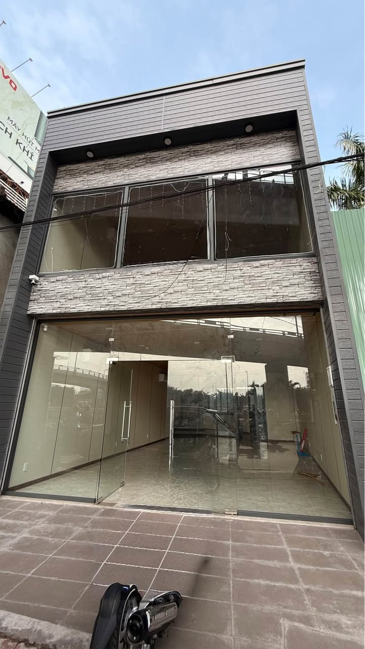 Nhà mặt tiền Xa Lộ Hà Nội, An Phú, Quận 2, 99m² - Phù hợp cho văn phòng, showroom, spa!