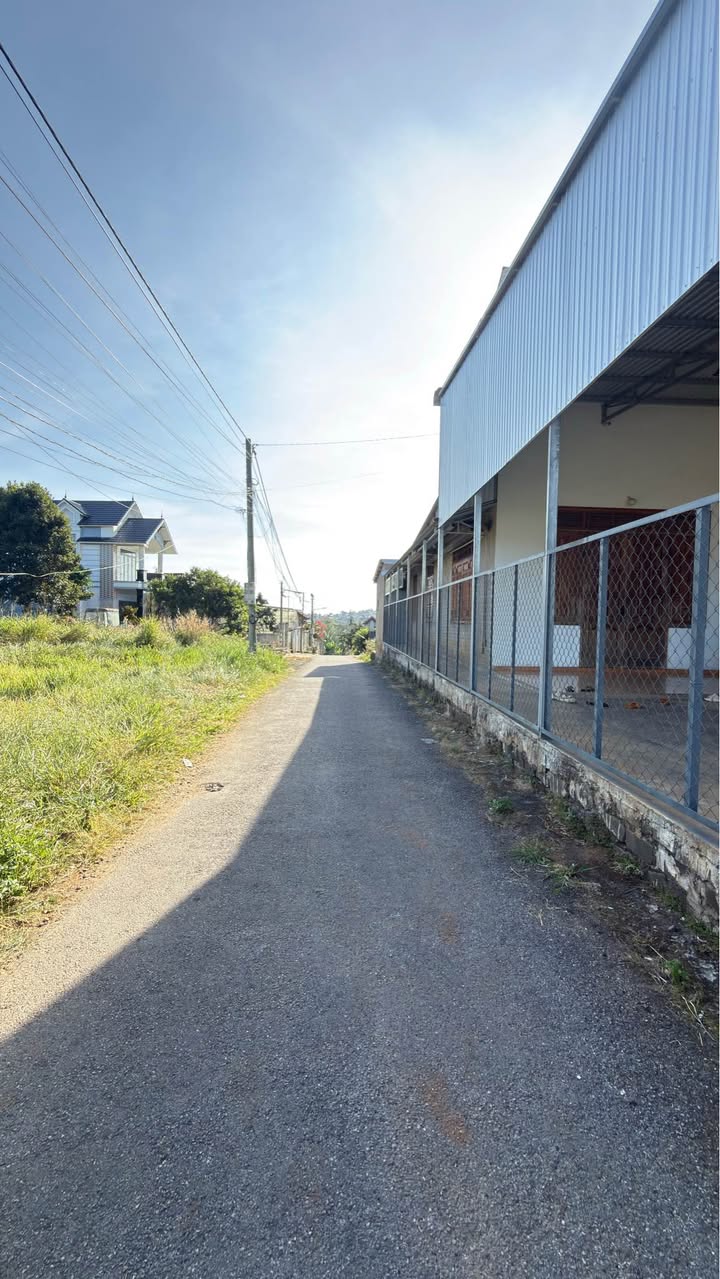 Đất nền Nam Gia Nghĩa 300m² giá 2.05 tỷ - Mặt đường nhựa, an ninh tốt!