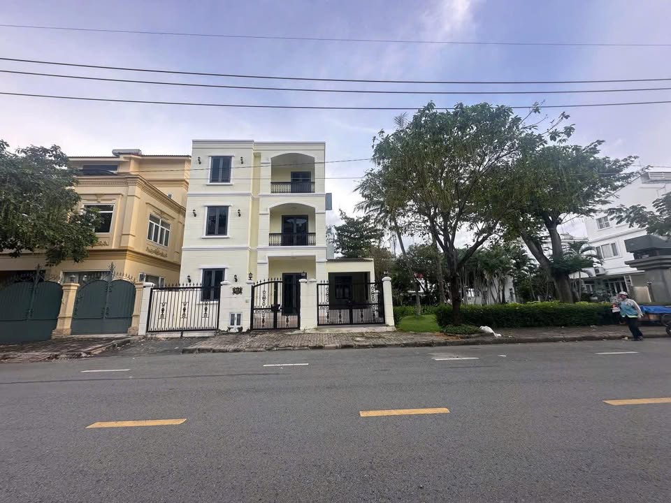 Bán biệt thự Nam Thông 1 quận 7 - Diện tích 198m² giá 80 tỷ - Căn góc công viên!