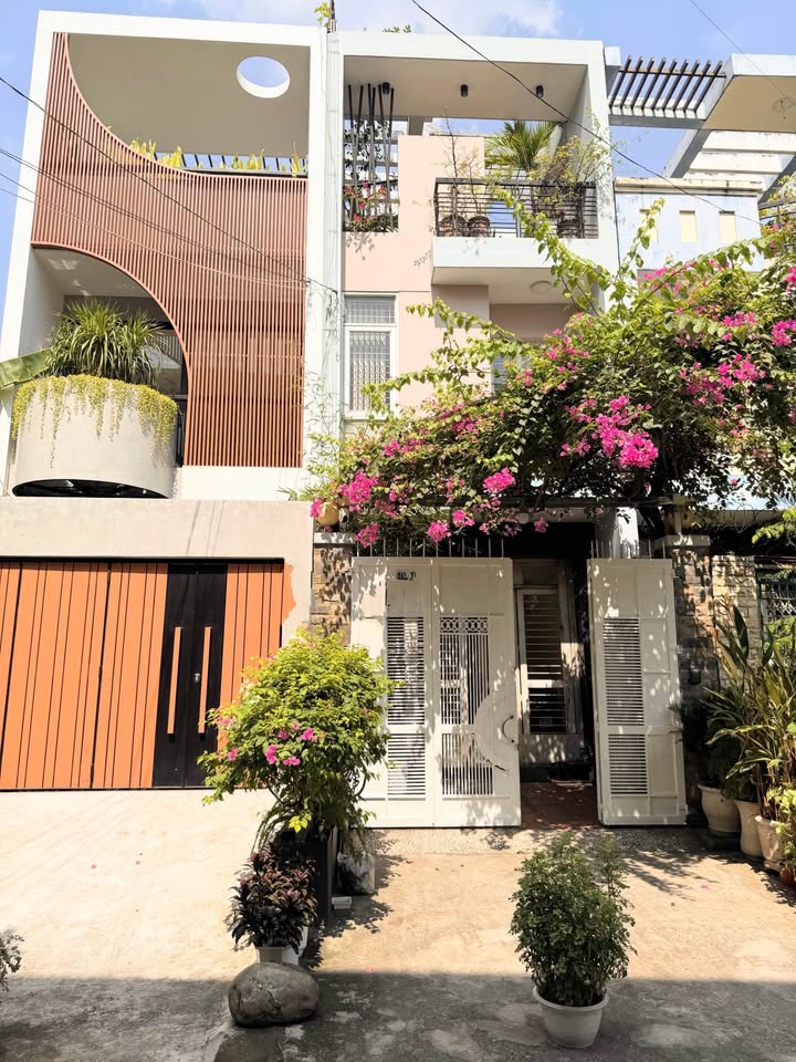 Nhà 3 tầng Bình Tân 88m² giá 11 tỷ - Thiết kế sang trọng, ở ngay!