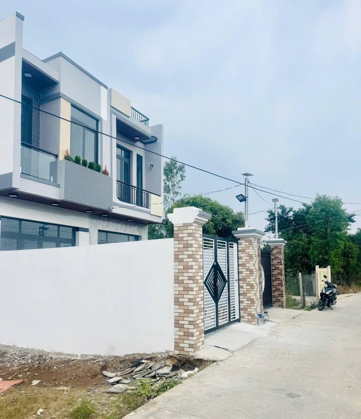 Nhà 1 trệt 1 lầu tại Cần Giuộc 121m² giá 2.2 tỷ - Chính chủ bán gấp!