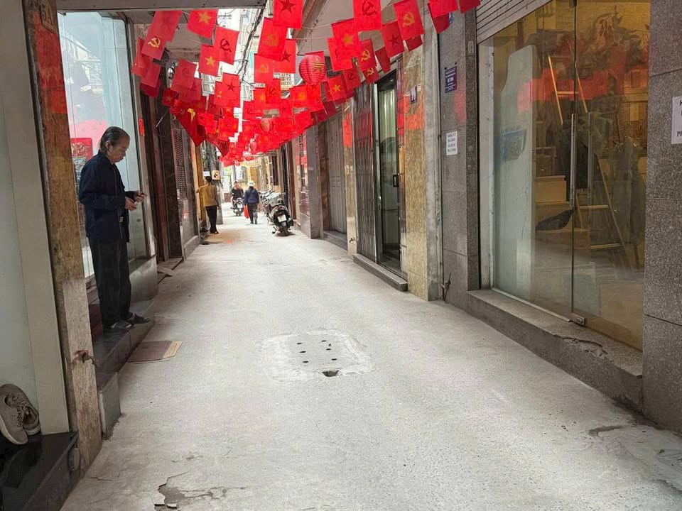 Nhà phố Yên Hòa, Cầu Giấy 34m² giá 8 tỷ - Vị trí đắc địa, sẵn sàng vào ở!