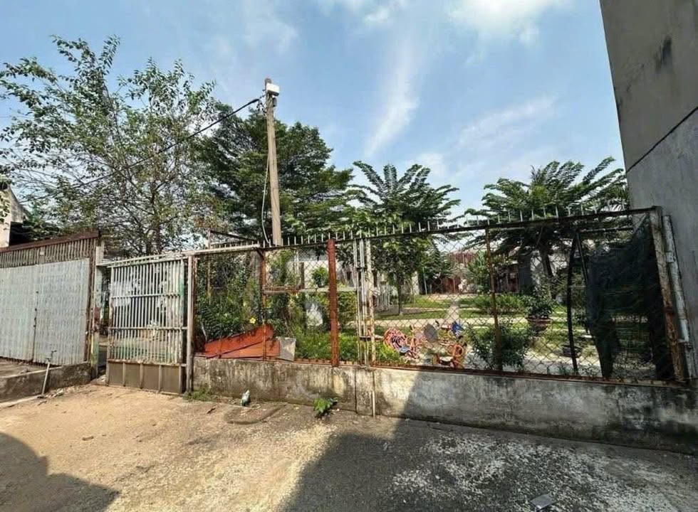 Lô đất thổ cư Xuân Thới Đông 240m² giá 4.9 tỷ - Cơ hội vàng cho đầu tư!