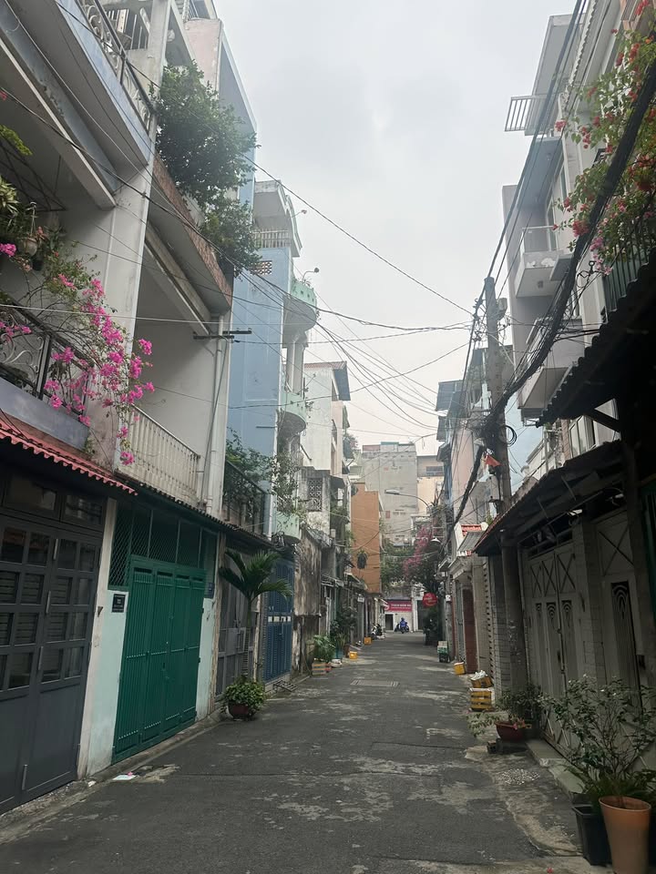 Nhà riêng Tân Bình 132.14m² giá 8.7 tỷ - Khu dân cư văn minh, ô tô đậu thoải mái!