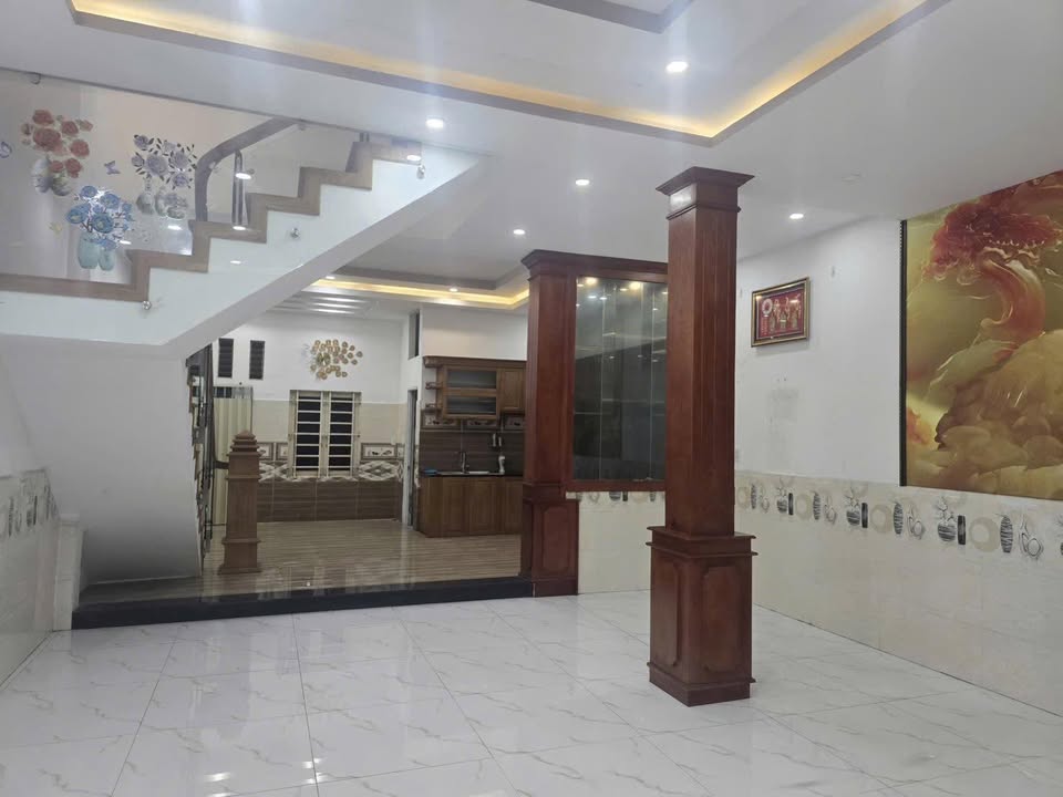 Nhà Mặt Tiền Đường Bình Thành, Bình Tân 114m² giá 15 triệu - Kinh doanh thuận lợi!