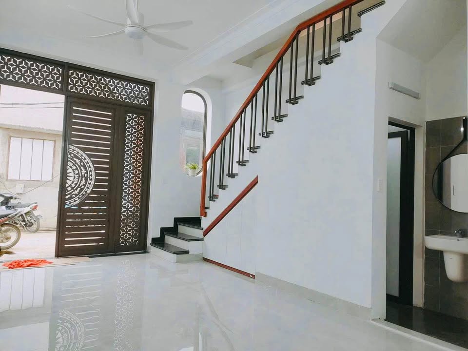 Nhà 3 Tầng Đường Hàm Nghi, Đông Hương 59m² giá 3 tỷ - Ô tô đậu trước nhà!