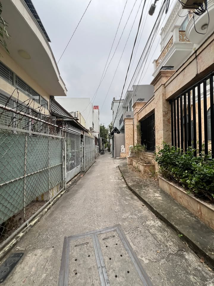 Nhà trệt lầu hẻm Nguyễn Việt Hồng 60m² giá 2.45 tỷ - Vị trí trung tâm tiện lợi!