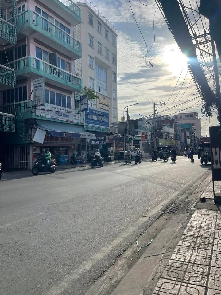 Căn nhà mặt tiền Huỳnh Tấn Phát, Quận 7, 84m² giá 10 tỷ - Đầu tư sinh lời lý tưởng!