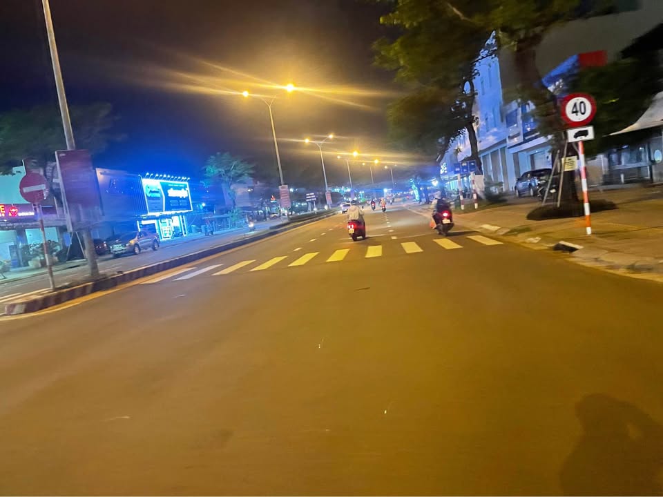 Cho thuê văn phòng showroom 3 tầng mặt tiền đường Võ Chí Công 700m² - Giá thương lượng hấp dẫn!