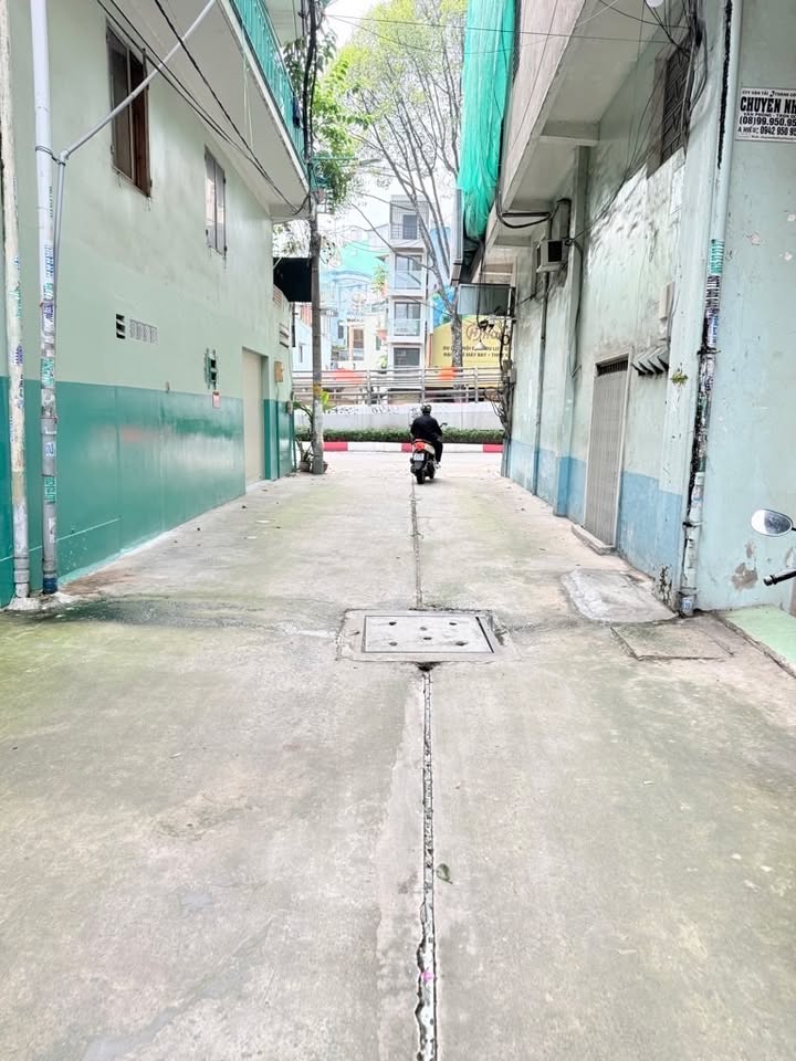 Nhà phố 3 Tháng 2, Quận 11, 42m² giá 7.x tỷ - Hẻm xe hơi, khu VIP gần Đầm Sen!