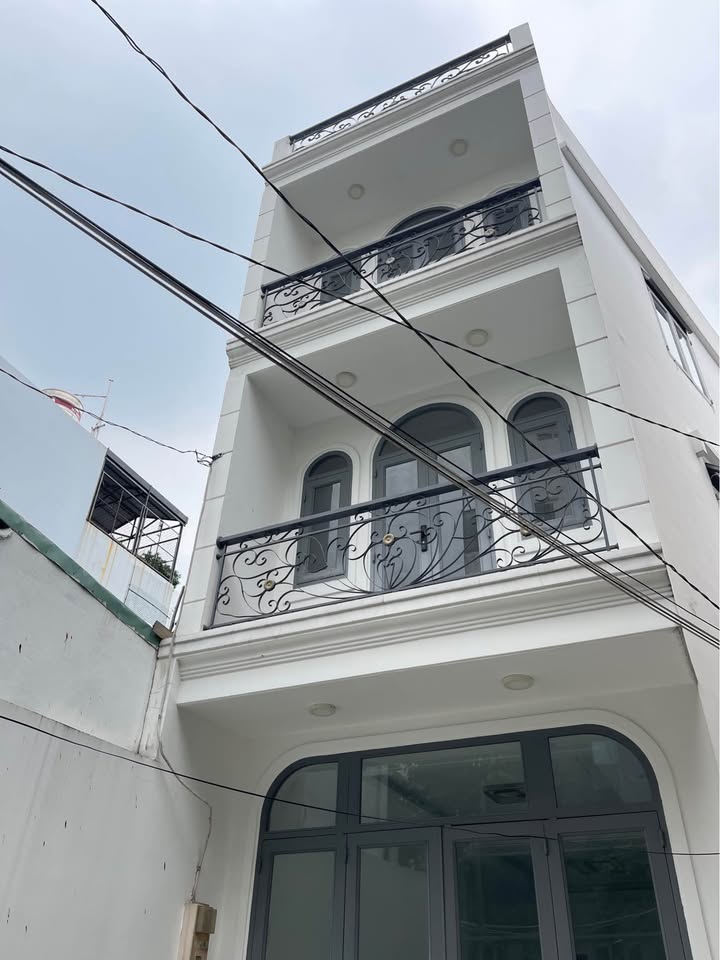 Nhà phố Bình Thạnh 122m² giá thỏa thuận - Thiết kế 4 tầng, 7 phòng ngủ rộng rãi!