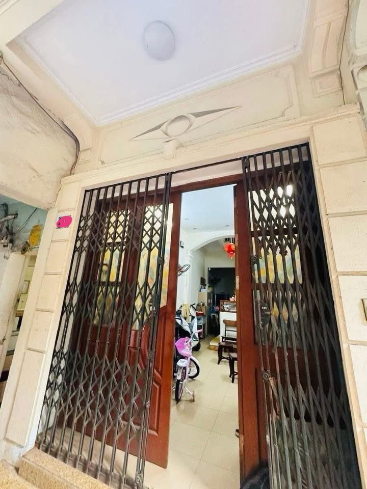 Nhà phố Đội Cấn, Ba Đình 36m² giá 10.5 tỷ - Sẵn sàng giao dịch ngay!