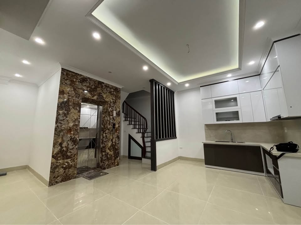 Nhà 5 tầng thang máy tại Trần Duy Hưng, Cầu Giấy - 14.9 tỷ, thiết kế hiện đại!