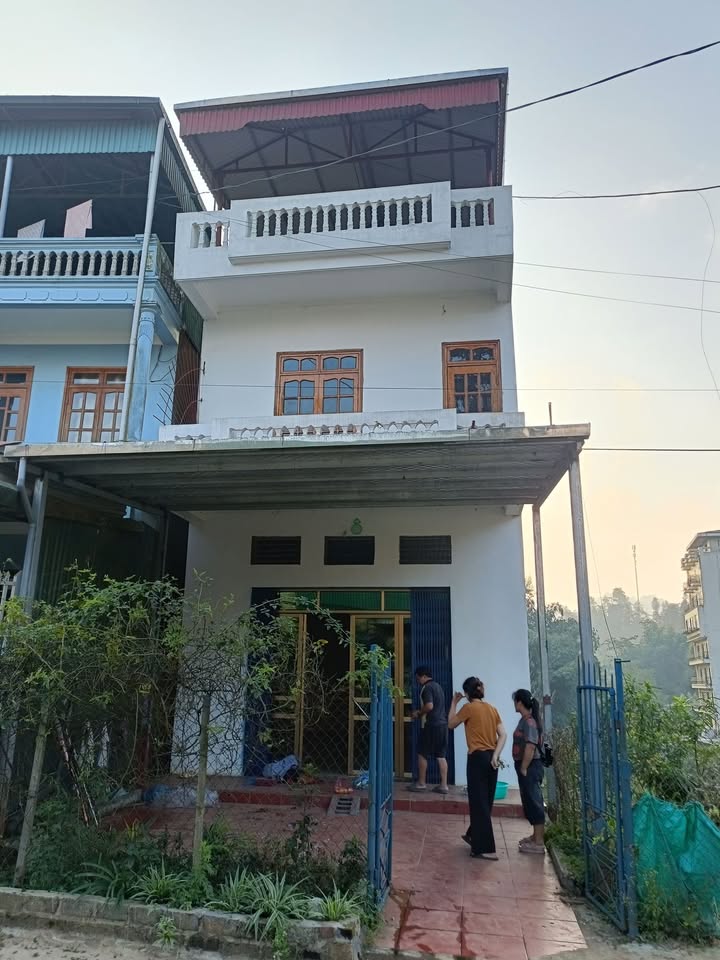 Cho thuê nhà 2 tầng tại số 4 đường Nguyễn Chí Thanh, Sa Pa - Phù hợp cho hộ gia đình và kinh doanh!