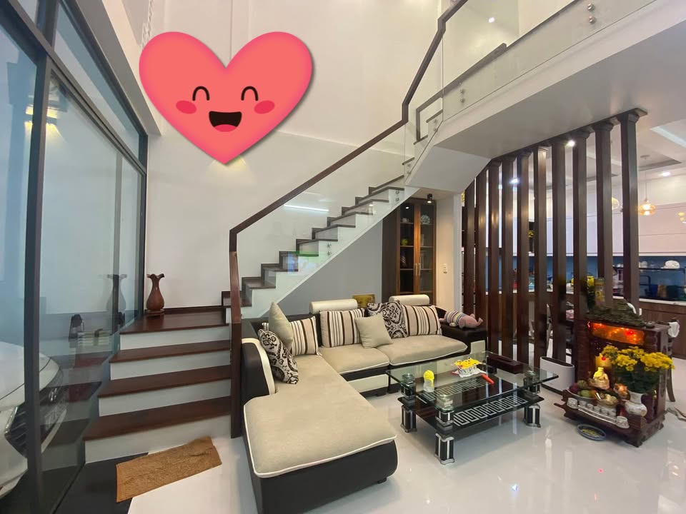 Nhà mặt tiền Trương Minh Giảng, Ghềnh Ráng, Quy Nhơn 90m², giá 5.7 tỷ - Sẵn sàng vào ở!