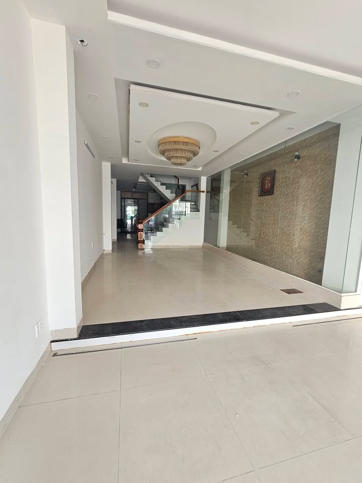 Nhà phố mặt tiền đường Thích Quảng Đức, Nha Trang 107.5m² giá 16 tỷ - Cơ hội đầu tư hiếm có!