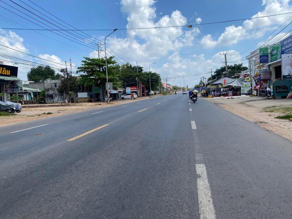 Đất nền 4000m² đường Quốc lộ 1A, xã Xuân Lộc - Giá chỉ 18 tỷ!