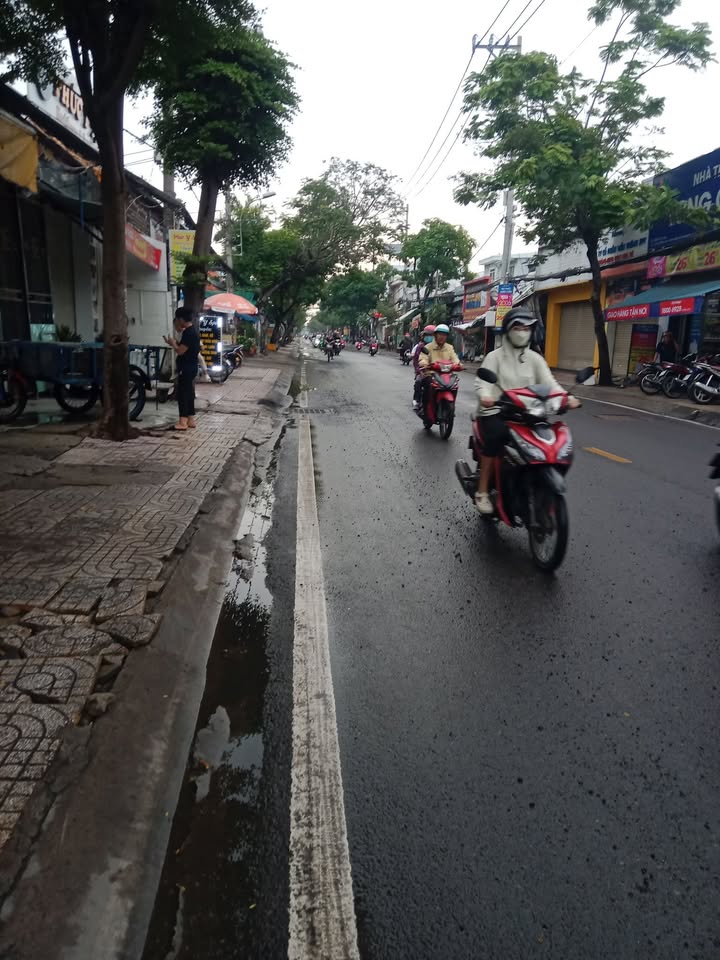 Nhà phố mặt tiền đường Nguyễn Bình, Phú Xuân, Nhà Bè 160m² giá 9 tỷ - Sổ hồng chính chủ, thương lượng!