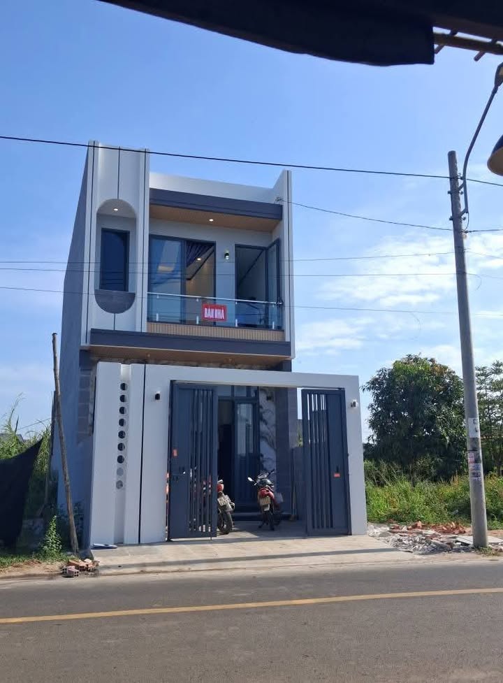 Nhà lầu Đường Lê Thánh Tông Đất Đỏ 95m² giá 2.39 tỷ - Kinh doanh thuận lợi!