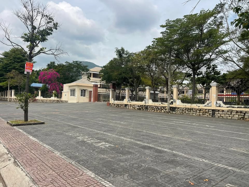 Bán lô biệt thự mặt tiền Văn Tiến Dũng, phường Long Hương, 1089m² - Vị trí đẹp, thương lượng tốt!