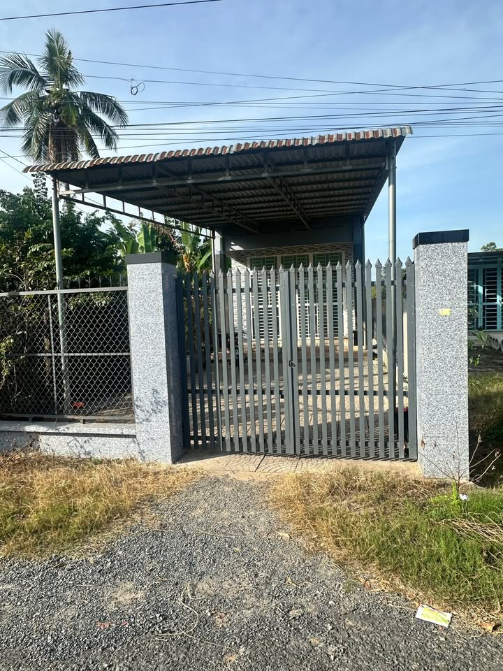 Nhà và đất xã Thành Long, Châu Thành 240m² giá 780 triệu - Nhà còn mới 90%