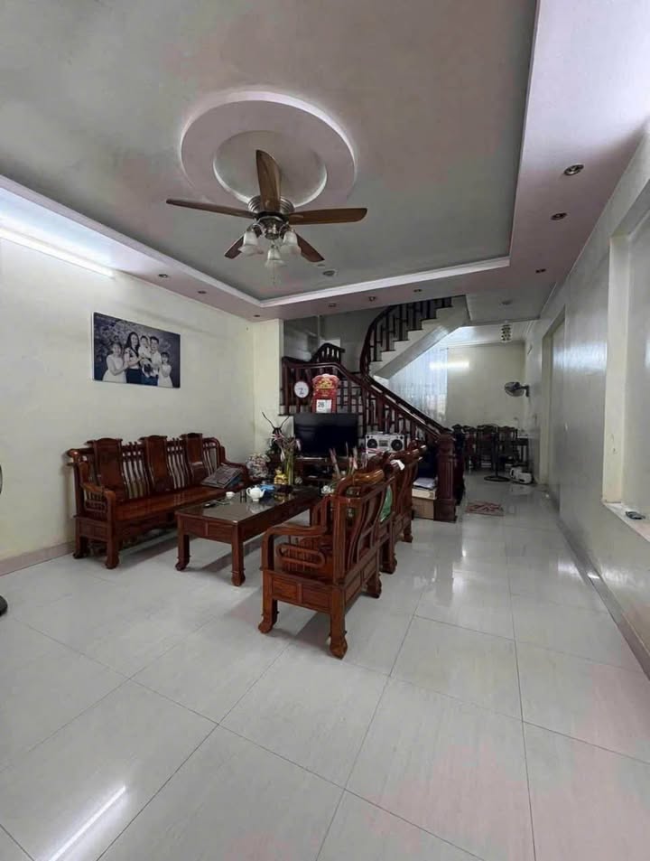 Nhà 4 tầng mặt đường Lê Ngọc Hân, TP Nam Định, 80m² giá 6 tỷ - Vị trí đắc địa, tiện nghi đầy đủ!