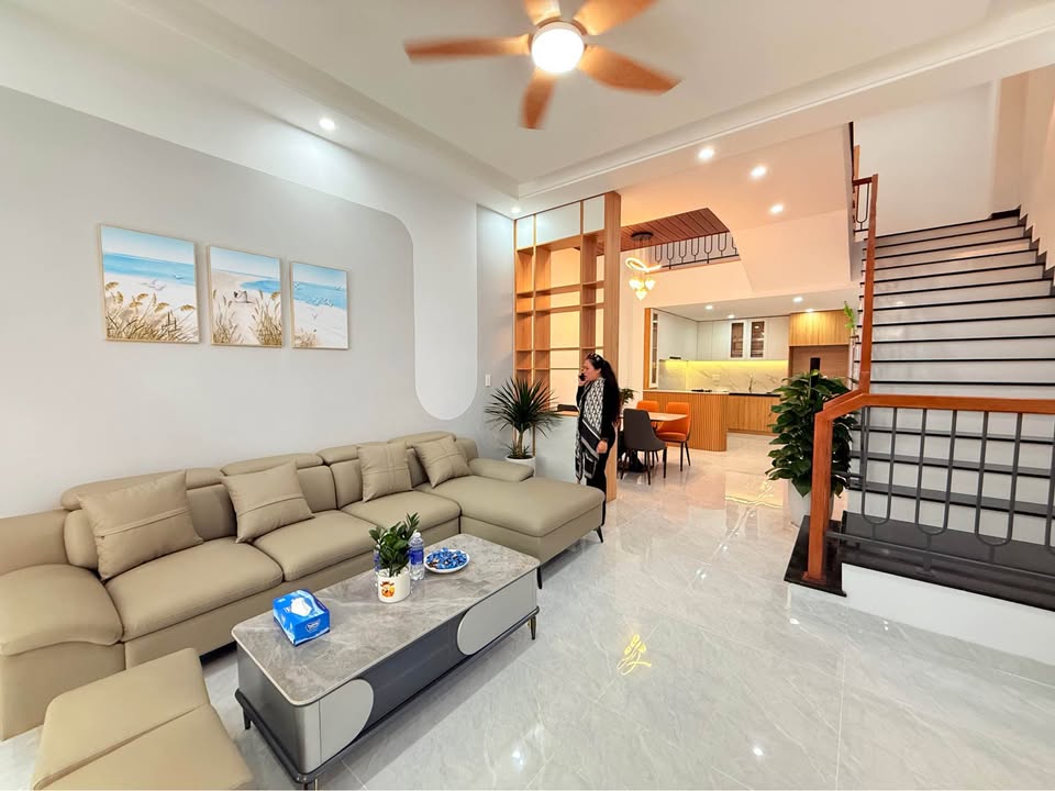 Nhà 3 tầng Hòa Cường Bắc 88m² giá 11 tỷ - Độc quyền, đầy đủ nội thất!