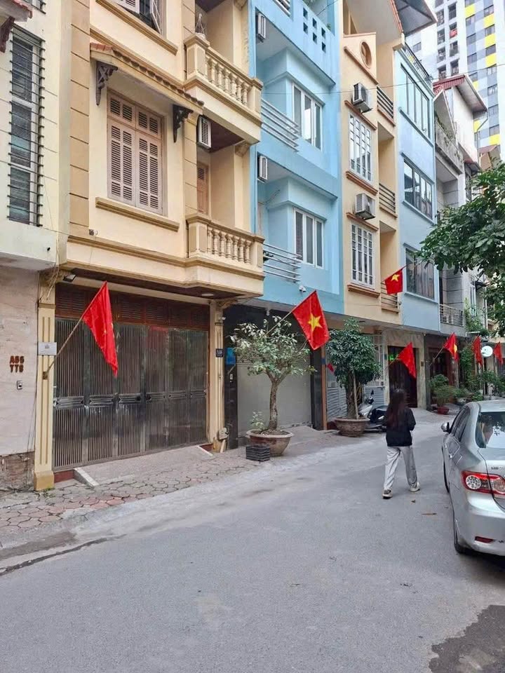 Nhà liền kề khu đô thị Văn Quán 75m² giá 20,2 tỷ - Chính chủ cần bán gấp!