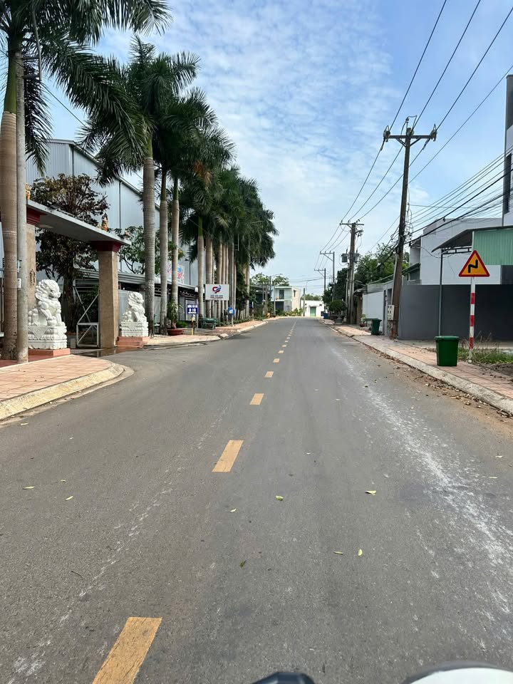 Đất nền Xuân Lập Long Khánh 300m² giá 1.25 tỷ - Sổ đỏ chính chủ, xây dựng tự do!