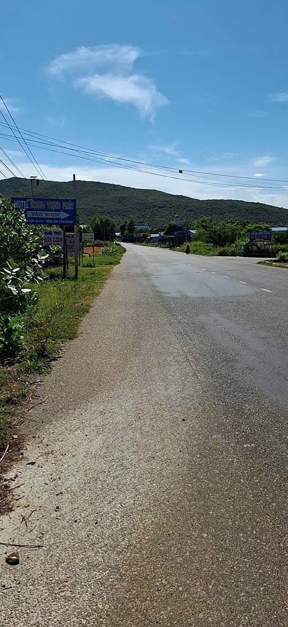 Bán lô đất thôn Hồng Hải, xã Hòa Thắng, 3074m² - Mặt tiền đường nhựa 716, giá chỉ 5.5 triệu/m²!