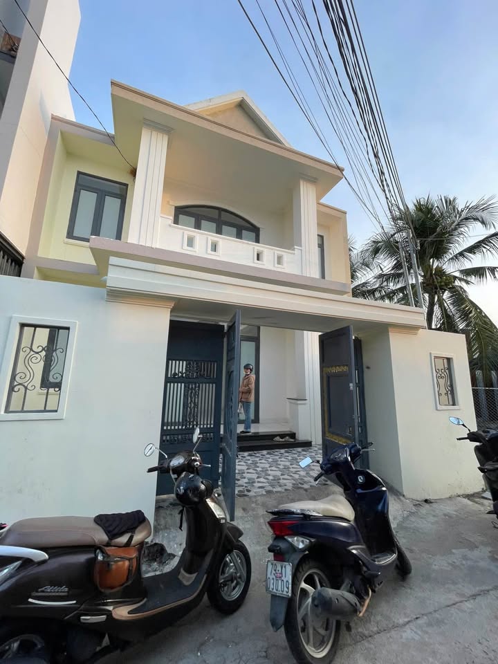 Nhà riêng Vĩnh Hiệp Nha Trang 105m² giá 3.3 tỷ - Khu dân cư an ninh, gần bệnh viện